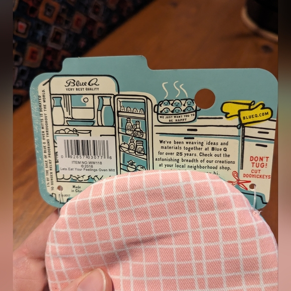 Blue Q Oven Mitt - Picture 2 of 4